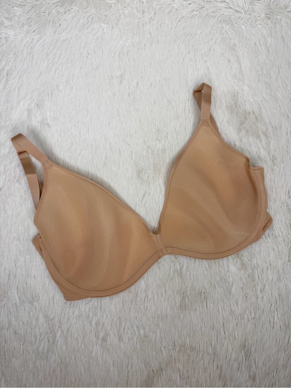 SKIMS / tan nude plunge t-shirt bra / 32H
